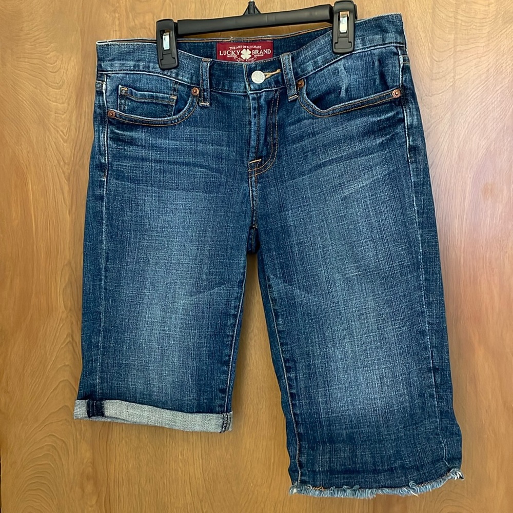 Lucky Brand Embroidered Abbey Bermuda Shorts, size 2/26, EUC